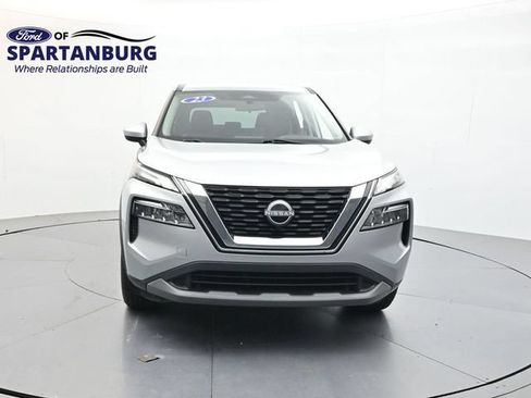 Used 2023 Nissan Rogue SV FWD image 2