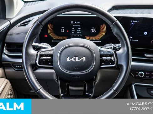 Used 2025 Kia Carnival FWD image 25