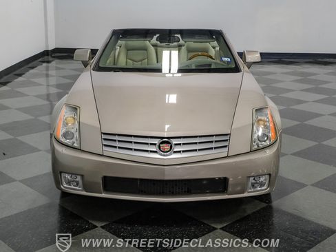 Used 2005 Cadillac XLR RWD image 33