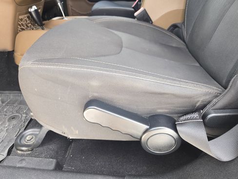 Used 2015 Jeep Wrangler Unlimited Sahara w/ Connectivity Group image 23