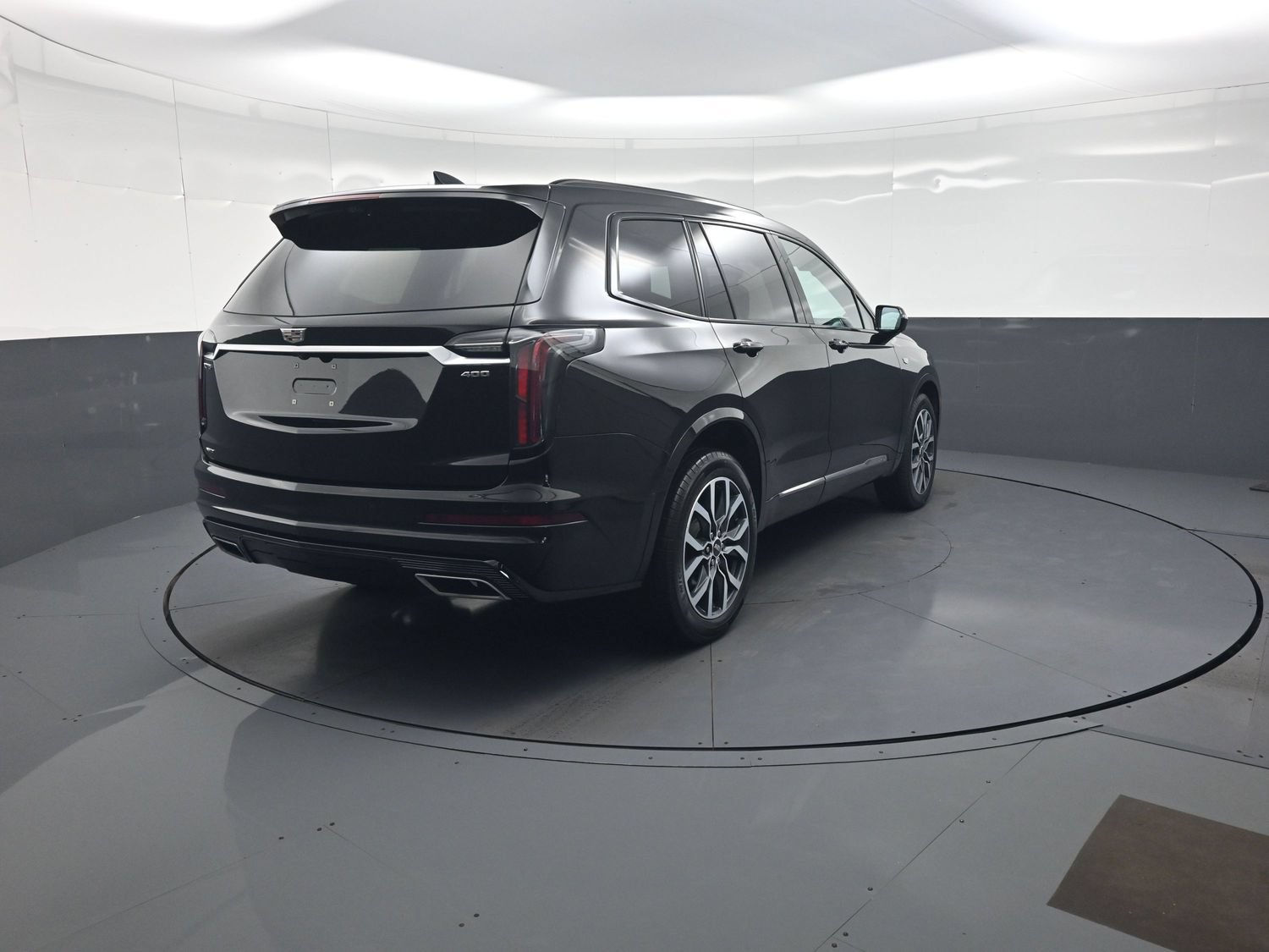 Used 2024 Cadillac XT6 Sport w/ Technology Package AWD/4WD image 3