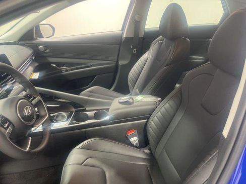 New 2025 Hyundai Elantra Limited FWD image 8