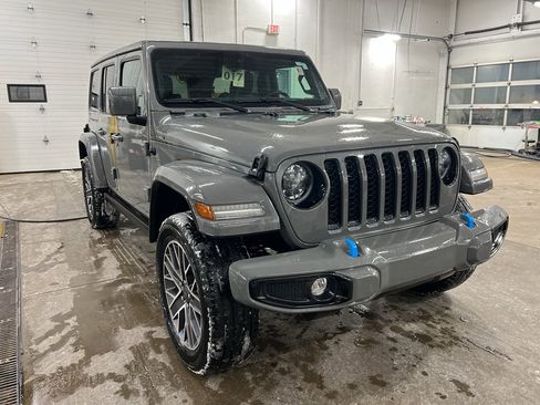 Used 2023 Jeep Wrangler Unlimited Sahara image 3