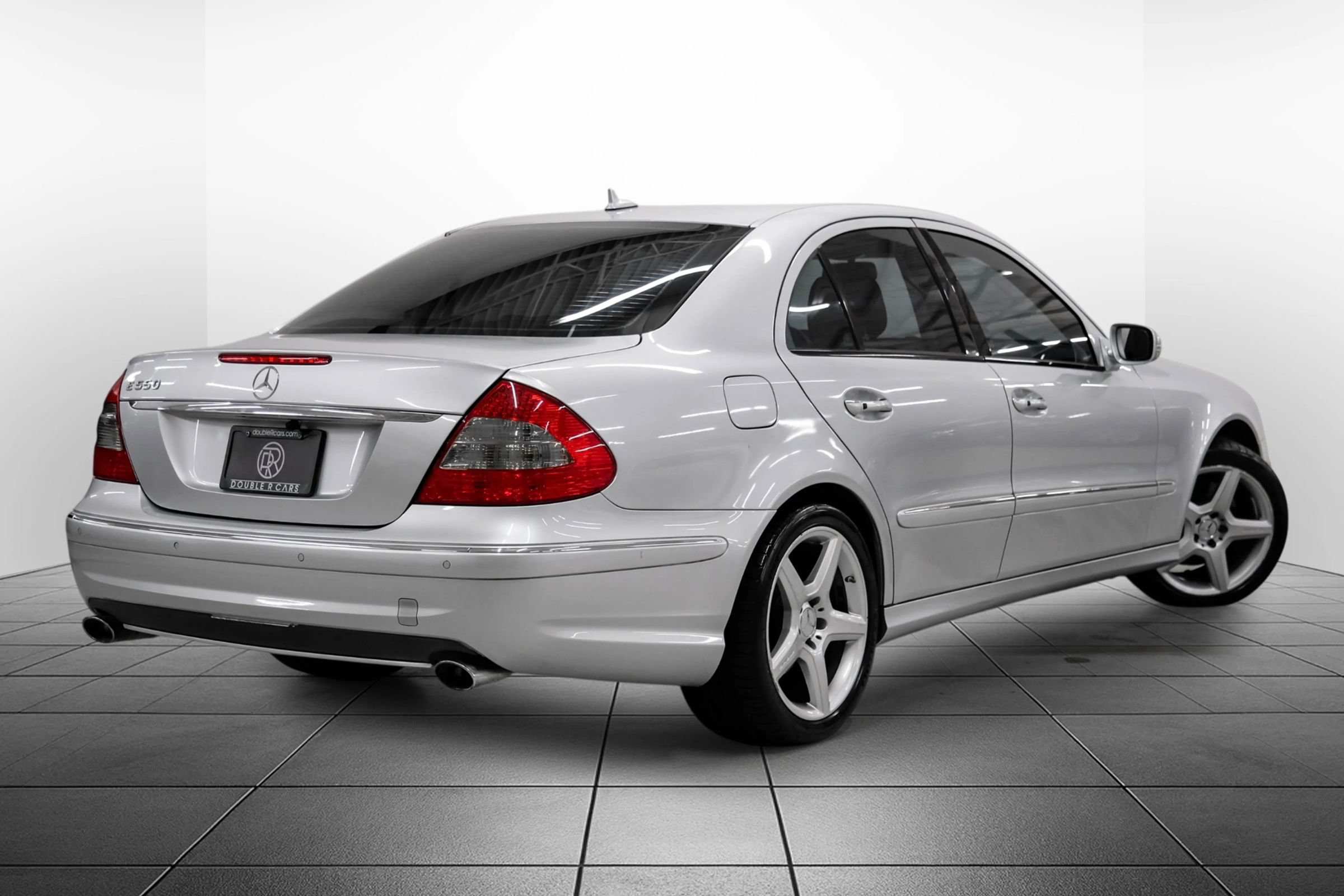 Used 2009 Mercedes-Benz E 550 Sedan image 9
