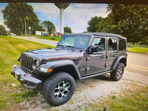 Used 2022 Jeep Wrangler Unlimited Rubicon w/ Cold Weather Group AWD/4WD image 2