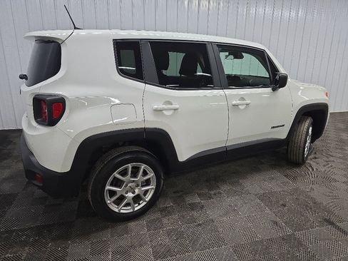 Used 2023 Jeep Renegade Latitude AWD/4WD image 3
