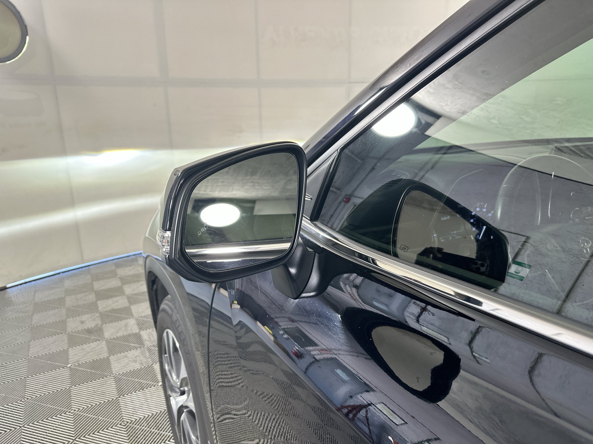 Used 2024 Toyota Highlander XLE FWD image 10