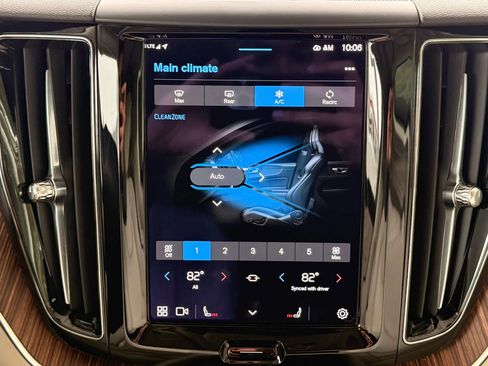 Used 2022 Volvo XC60 B5 Momentum image 29