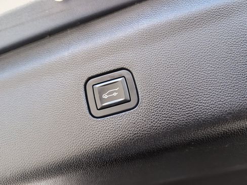 Used 2019 Buick Enclave Essence AWD/4WD image 28