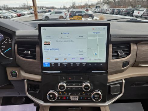 Used 2024 Ford Expedition Limited image 26