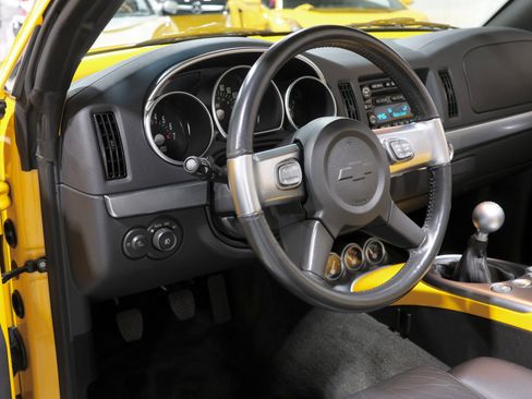 Used 2005 Chevrolet SSR w/ Preferred Equipment Group image 71