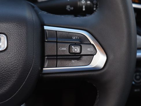 Used 2025 Jeep Compass Latitude AWD/4WD image 13