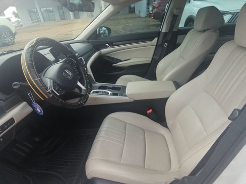 Used 2022 Honda Accord Touring image 4