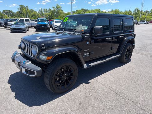 Used 2024 Jeep Wrangler Unlimited Sahara w/ Safety Group AWD/4WD image 8