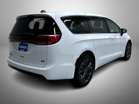 New 2026 Chrysler Pacifica Select image 5