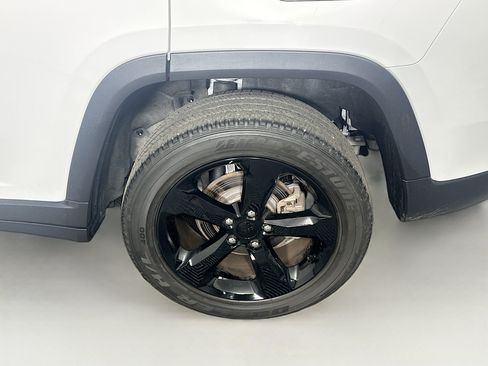 Used 2023 Jeep Grand Cherokee Altitude AWD/4WD image 11