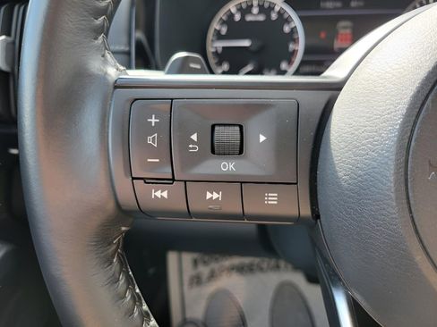 Used 2024 Nissan Pathfinder SV AWD/4WD image 18