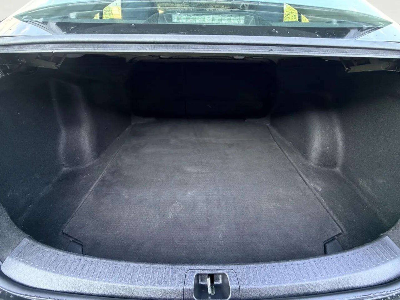 Used 2021 Toyota Corolla LE FWD image 5