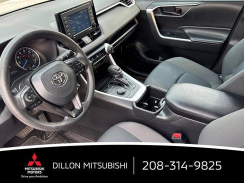 Used 2022 Toyota RAV4 LE AWD/4WD image 4