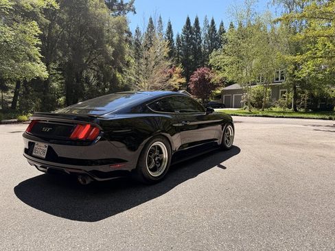 Used 2016 Ford Mustang GT image 6