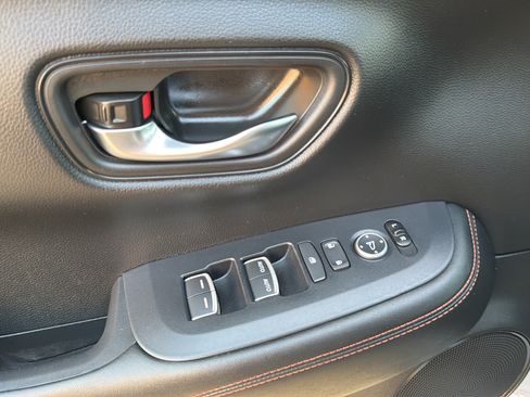 Used 2025 Honda HR-V Sport image 22