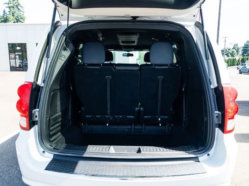 Used 2017 Dodge Grand Caravan GT FWD image 7