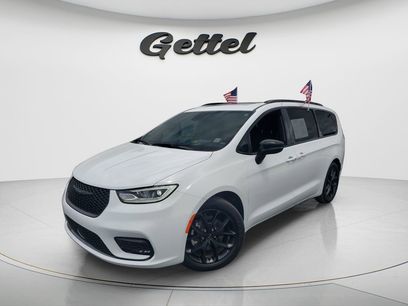 Used 2025 Chrysler Pacifica Limited