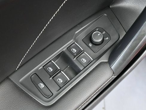 Used 2023 Volkswagen Tiguan SE AWD/4WD image 19