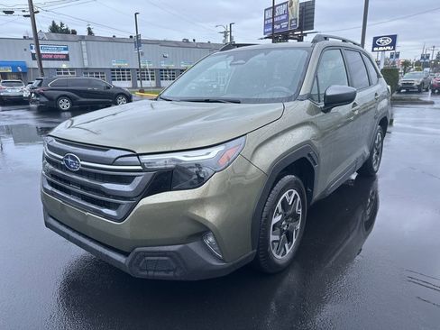 Used 2025 Subaru Forester Premium image 1