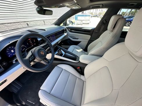 Used 2026 Porsche Macan 4 Electric AWD/4WD image 4