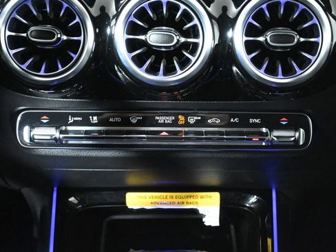 Used 2025 Mercedes-Benz GLA 250 4MATIC image 22