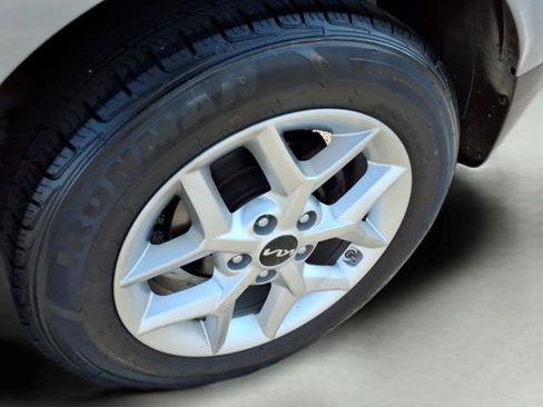 Used 2022 Kia Soul LX w/ Technology Package FWD image 8