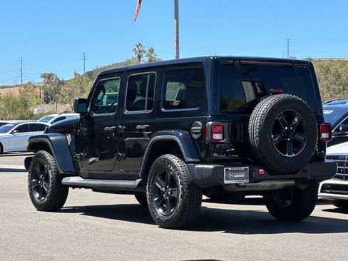Used 2022 Jeep Wrangler Unlimited Sahara AWD/4WD image 5