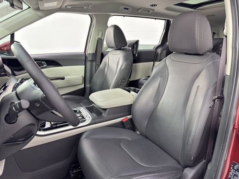 Used 2024 Kia Carnival SX Prestige image 42