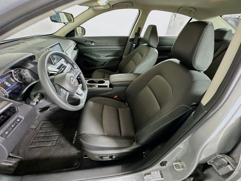 Used 2024 Nissan Altima 2.5 SV image 13