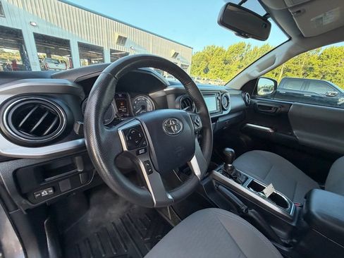 Used 2017 Toyota Tacoma SR5 w/ Tow Package AWD/4WD image 13