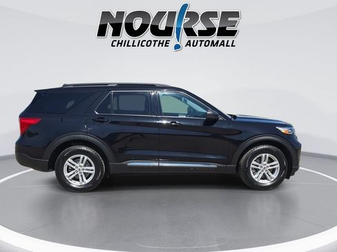 Used 2023 Ford Explorer XLT AWD/4WD image 9