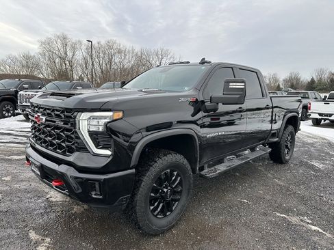 Used 2024 Chevrolet Silverado 2500 ZR2 w/ Technology Package image 17
