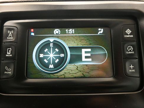 Used 2015 Jeep Cherokee Latitude w/ Cold Weather Group AWD/4WD image 11