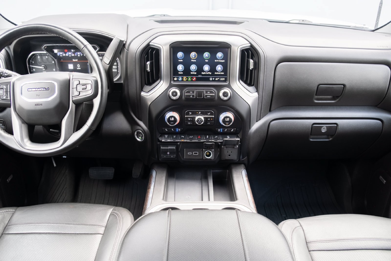 Used 2023 GMC Sierra 3500 Denali w/ Denali Ultimate Package AWD/4WD image 24