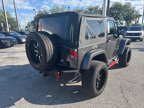 Used 2017 Jeep Wrangler Sahara w/ Connectivity Group AWD/4WD image 5