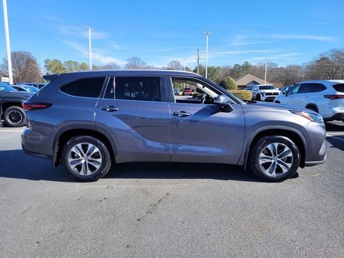 Certified 2024 Toyota Highlander XLE image 15