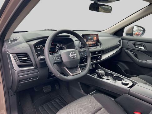 Used 2025 Nissan Rogue SV image 20