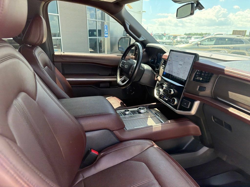 Used 2023 Ford Expedition Limited AWD/4WD image 29