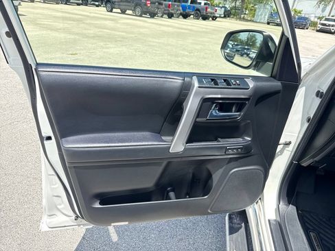Used 2021 Toyota 4Runner Limited AWD/4WD image 14