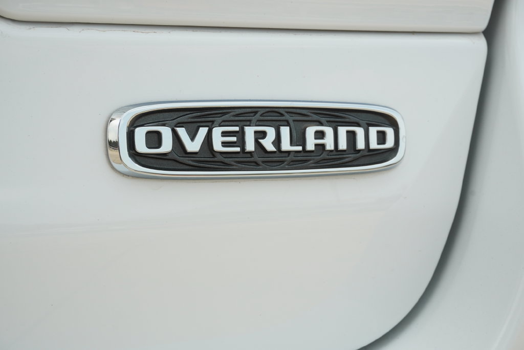 Used 2023 Jeep Grand Cherokee Overland RWD image 9