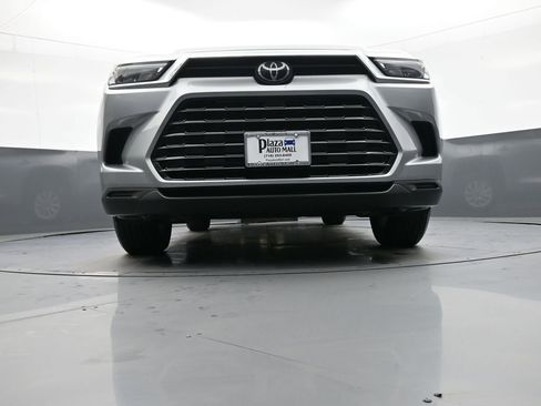 Certified 2025 Toyota Grand Highlander AWD image 28