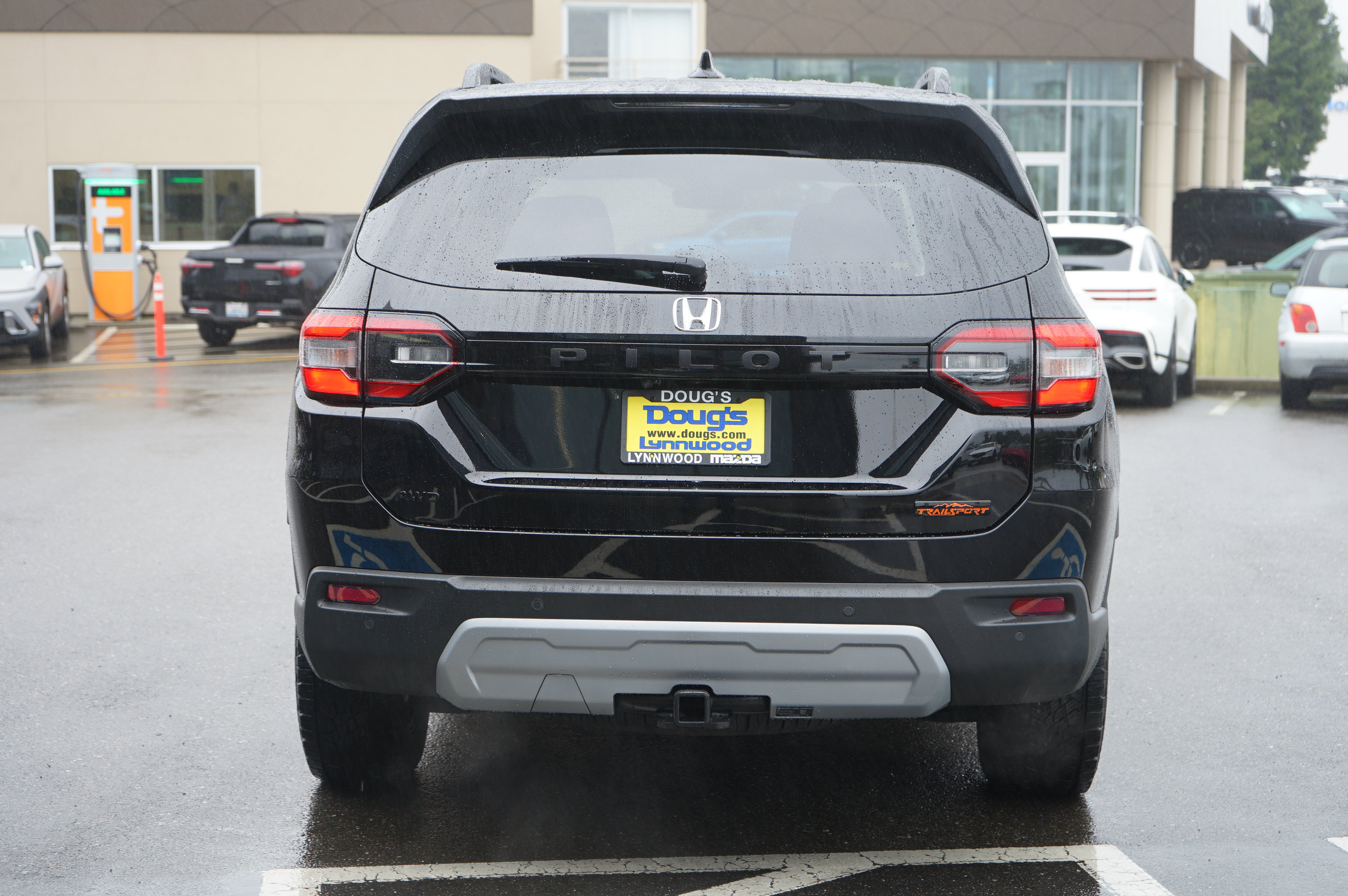 Used 2025 Honda Pilot TrailSport image 4