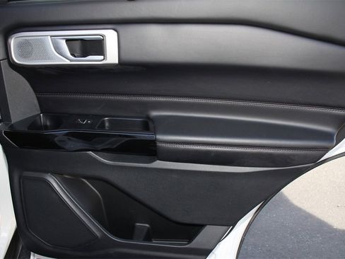 Certified 2022 Ford Explorer Platinum w/ Equipment Group 601A image 25