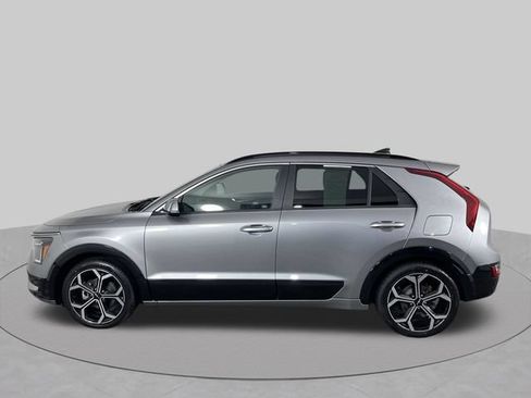 Used 2023 Kia Niro SX Touring FWD image 14